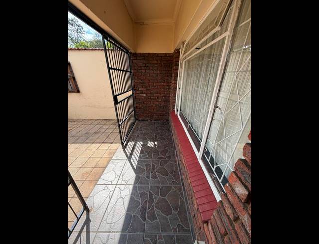 2 BEDROOM TOWNHOUSE FOR SALE IN GHOLFSIG